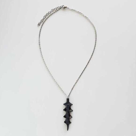 Gothic black vertebrae spike vampire necklace with a small silver chain - Picture 5 of 12